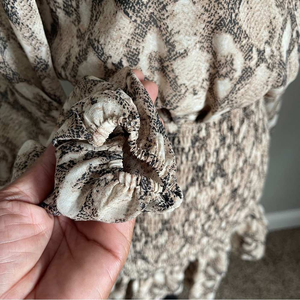 LE LIS | Snakeskin Reptile Print Smocked Long Sleeve Dress Sz S - Picture 7 of 11